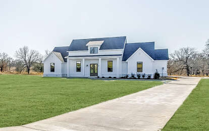 Modern Farmhouse House Plan #4534-00126 Build Photo