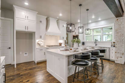Southern House Plan #4534-00128 Build Photo