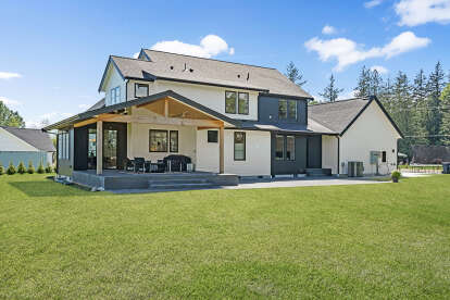 Modern Transitional House Plan #2464-00134 Build Photo