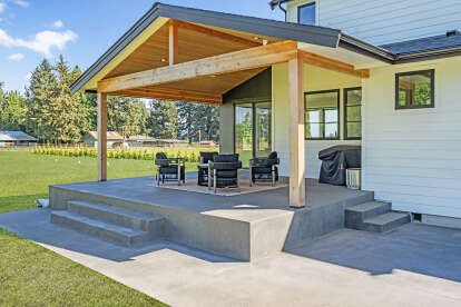 Modern Transitional House Plan #2464-00134 Build Photo
