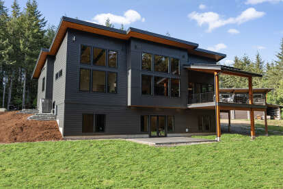 Contemporary House Plan #2464-00136 Build Photo