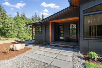 Contemporary House Plan #2464-00136 Build Photo