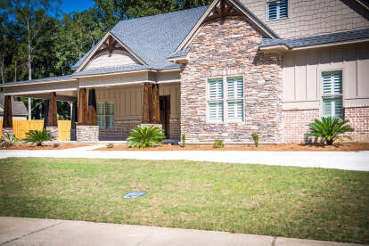 Craftsman House Plan #1070-00306 Build Photo