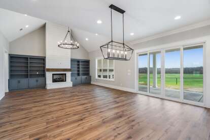 Modern Farmhouse House Plan #1070-00310 Build Photo