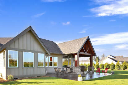 Craftsman House Plan #2464-00153 Build Photo