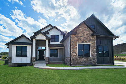 Craftsman House Plan #8768-00150 Build Photo
