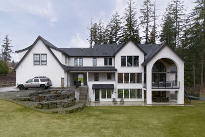 Modern Transitional House Plan #8937-00104 Build Photo