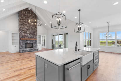 Modern Farmhouse House Plan #1070-00366 Build Photo