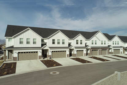 Modern Farmhouse House Plan #2802-00347 Build Photo