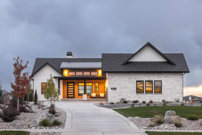 Modern Farmhouse House Plan #5631-00263 Build Photo