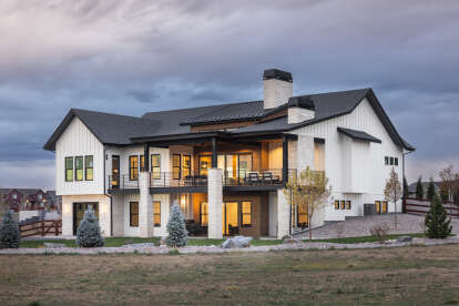 Modern Farmhouse House Plan #5631-00263 Build Photo