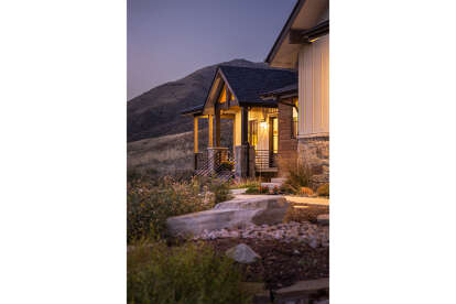Craftsman House Plan #5631-00266 Build Photo
