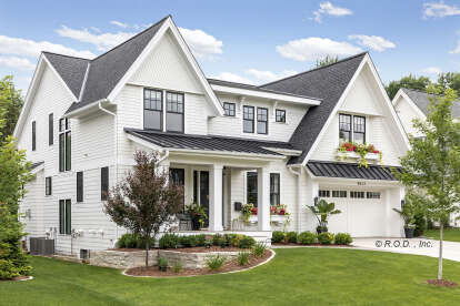 Modern Farmhouse House Plan #098-00640 Build Photo