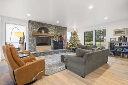Craftsman House Plan #2464-00172 Build Photo