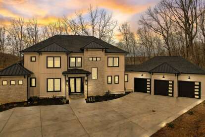 Modern Transitional House Plan #286-00122 Build Photo