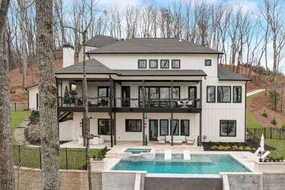 Modern Transitional House Plan #286-00122 Build Photo
