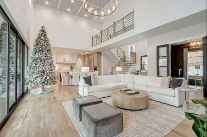 Modern Transitional House Plan #286-00122 Build Photo