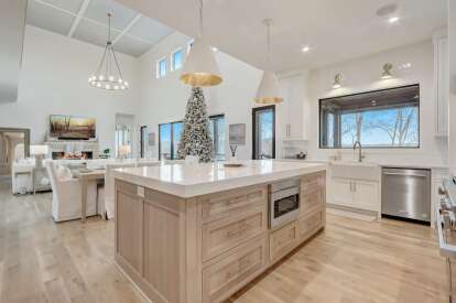 Modern Transitional House Plan #286-00122 Build Photo