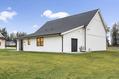 Barn House Plan #2464-00189 Build Photo