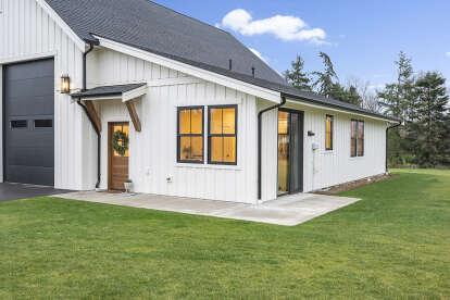 Barn House Plan #2464-00189 Build Photo