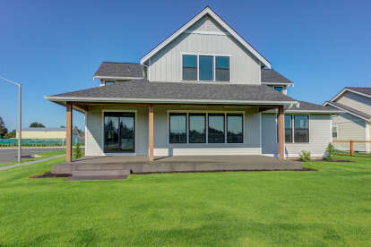 Modern Farmhouse House Plan #2464-00197 Build Photo