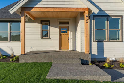 Modern Farmhouse House Plan #2464-00198 Build Photo