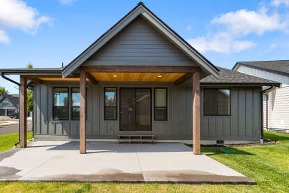 Modern Farmhouse House Plan #2464-00201 Build Photo