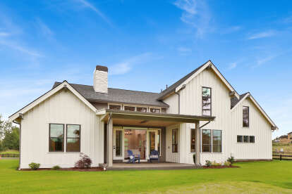Modern Farmhouse House Plan #2464-00202 Build Photo