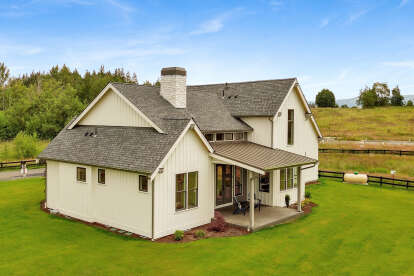 Modern Farmhouse House Plan #2464-00202 Build Photo