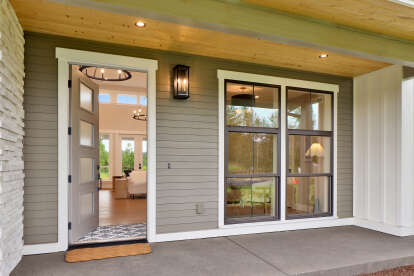Modern Farmhouse House Plan #2464-00202 Build Photo