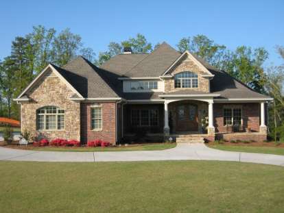 3 Bed, 3 Bath, 4671 Square Foot House Plan - #286-00002