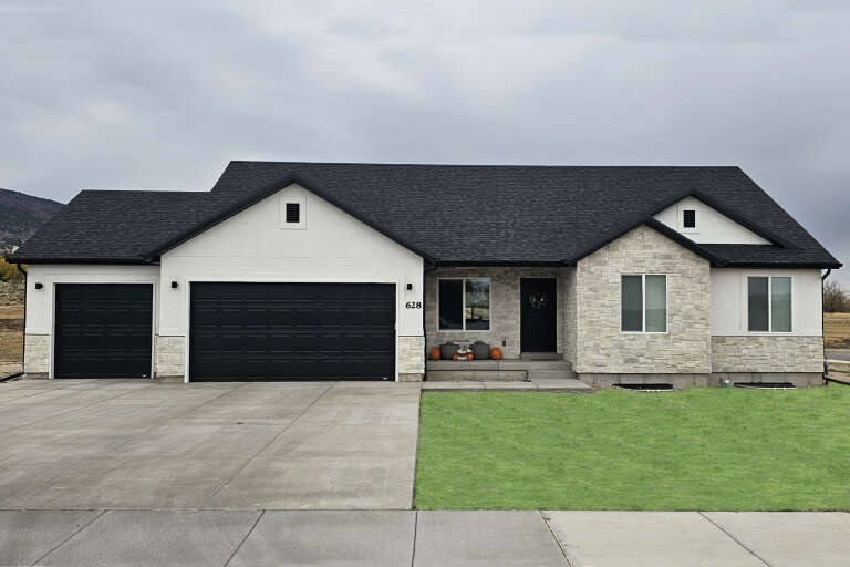 House Plan House Plan #34735 Front Elevation 