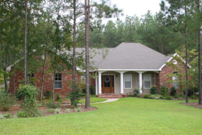 Traditional House Plan #348-00040 Build Photo