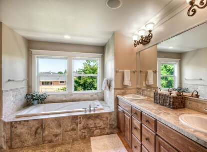 Northwest House Plan #341-00010 Build Photo