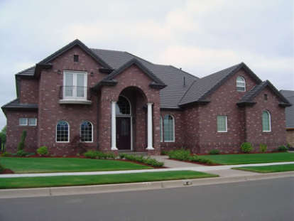 3 Bed, 2 Bath, 3984 Square Foot House Plan - #035-00085
