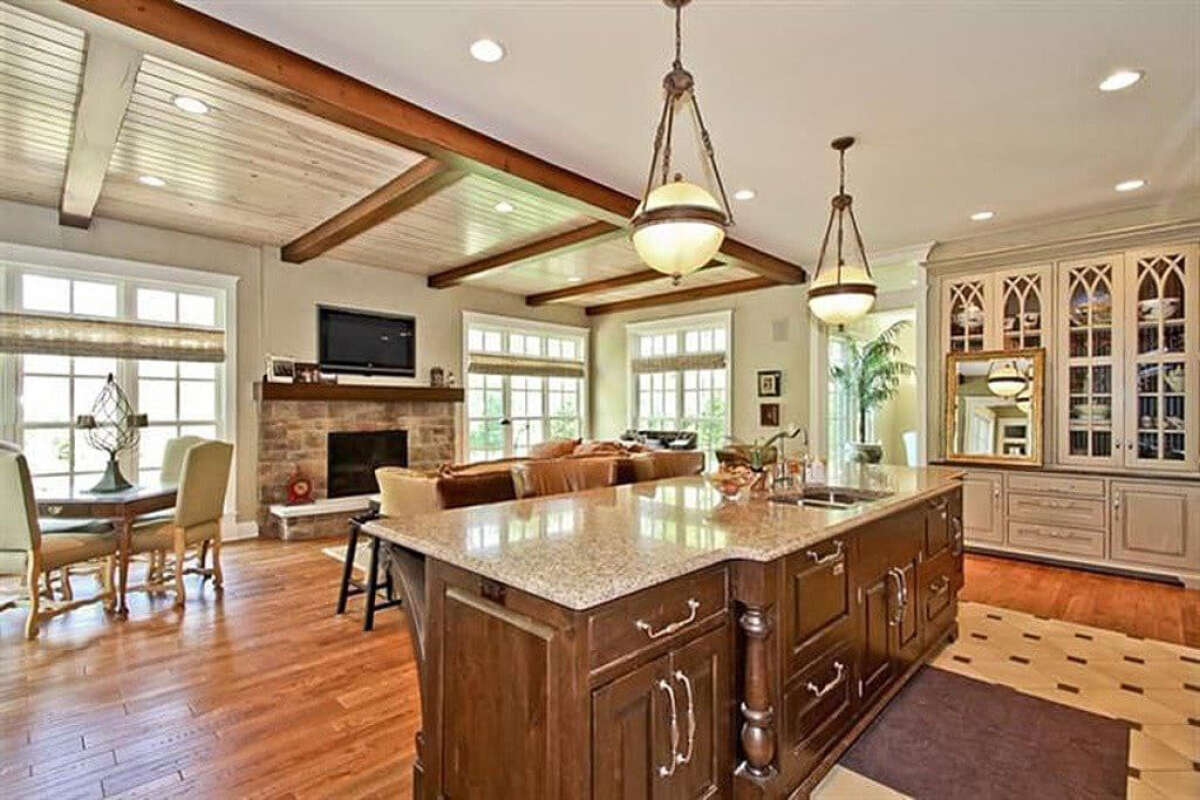 Luxury Plan - 4,427 Square Feet, 5 Bedrooms, 3.5 Bathrooms | Floor Plan  #1637-00059 | America's Best House Plans, image size:1200x800